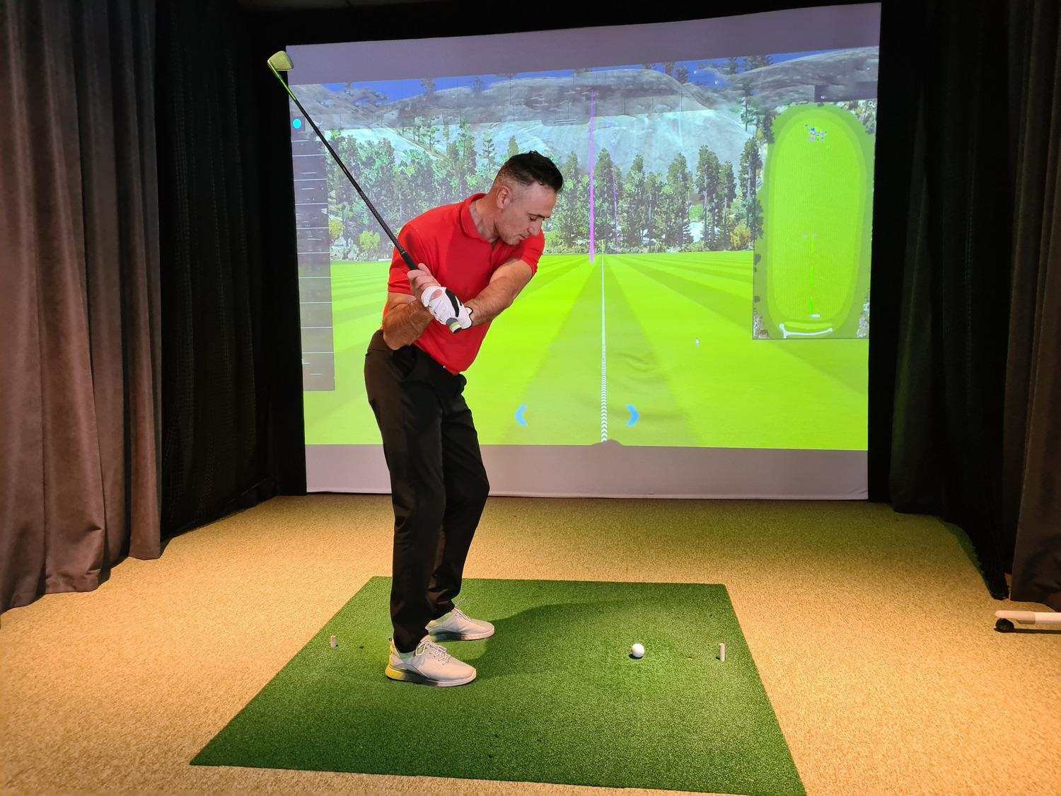 The Complete Guide to Choosing Your Golf Simulator Enclosure Size